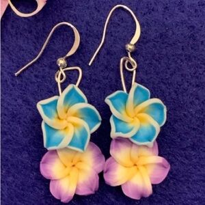 Cute plumeria earrings 🌺🌼🌸🌻